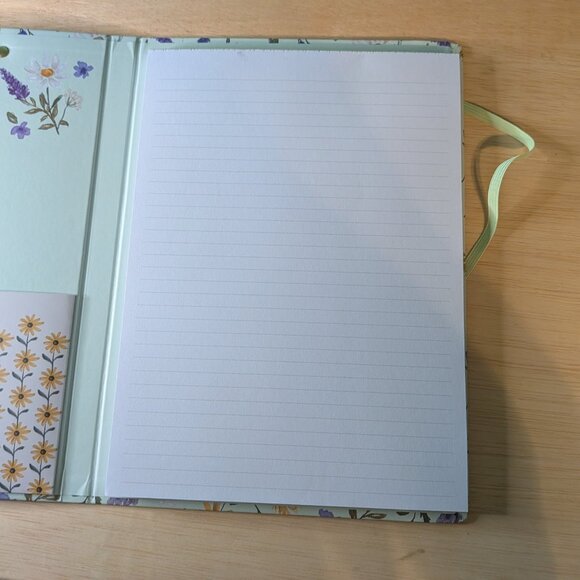 Archer & Olive Floral Clipboard Folio with Notepad - Picture 9 of 10